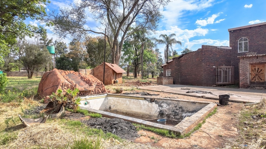 5 Bedroom Property for Sale in Rustenburg Rural North West